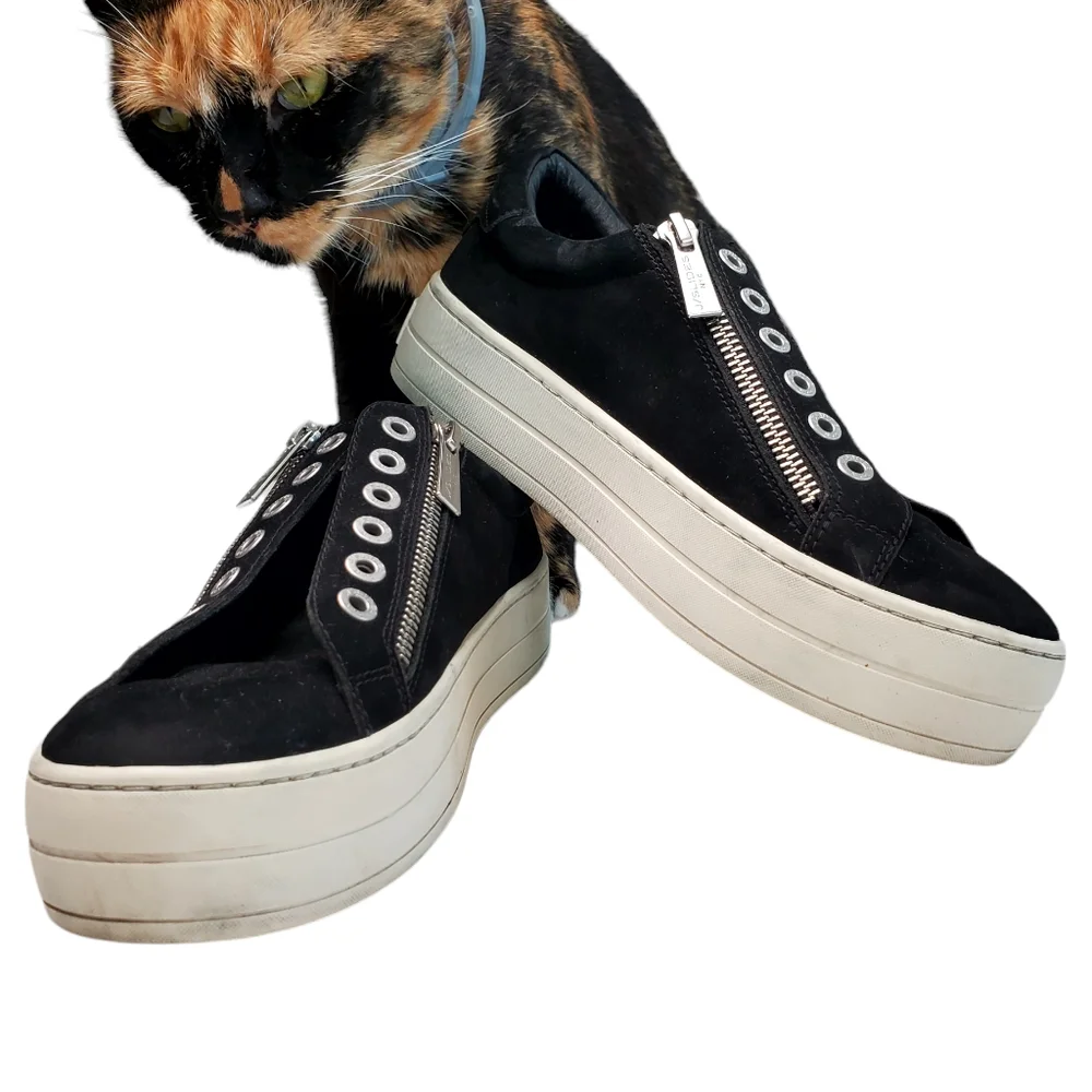 39) J/SLIDES NYC Fashion Leather Zipper Sneakers Sz. 6½